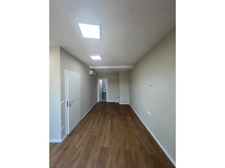 Tirane, jepet me qera ambjent biznesi Kati 0, 160 m² 2.500 € (Rruga e Kavajes, Tiranë)