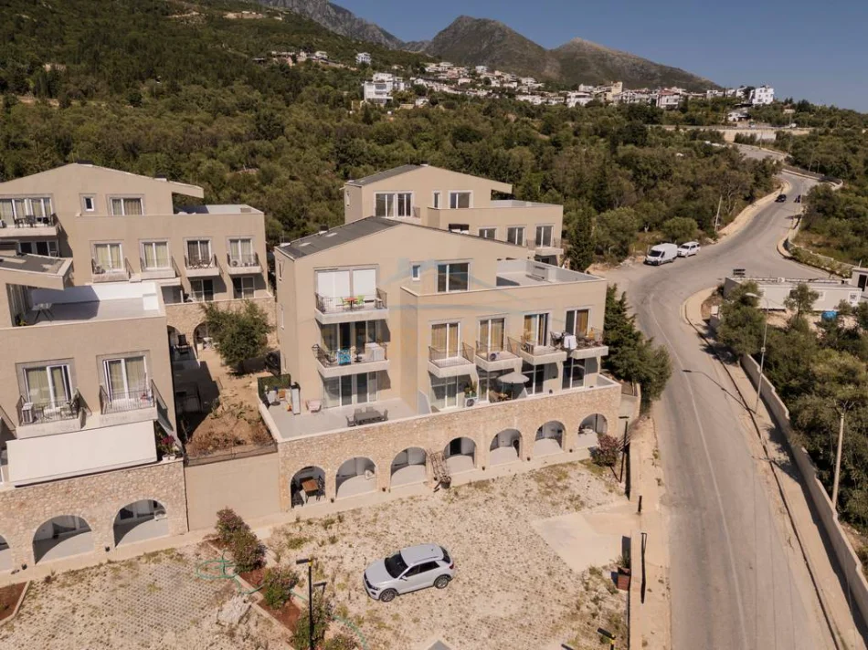 Dhermi - Palase, shitet apartament 2+1 Kati 0, 60 m² 260.000 € (Dhermi)