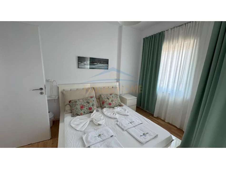Qerret, shitet Vile Vile 3 Katshe , 358 m² 1.300.000 € (Kompleksi Diell , Qerret.)
