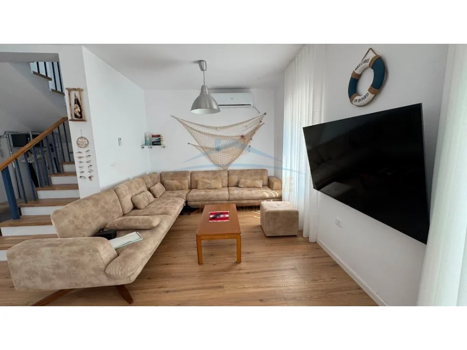 Qerret, shitet Vile Vile 3 Katshe , 358 m² 1.300.000 € (Kompleksi Diell , Qerret.)