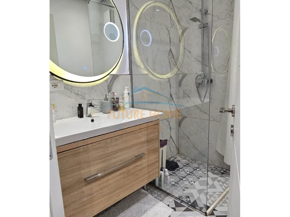 Tirane, jap me qera apartament 1+1 Kati 1, 67 m² 640 € (Kopshti Botanik, Tiranë.)