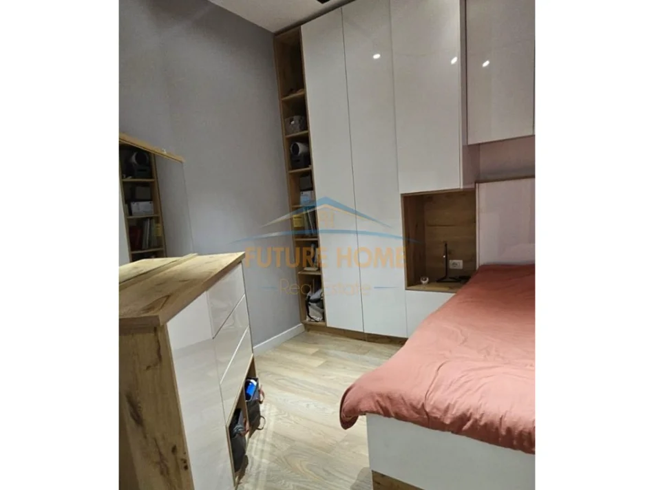 Tirane, jap me qera apartament 1+1 Kati 1, 67 m² 640 € (Kopshti Botanik, Tiranë.)
