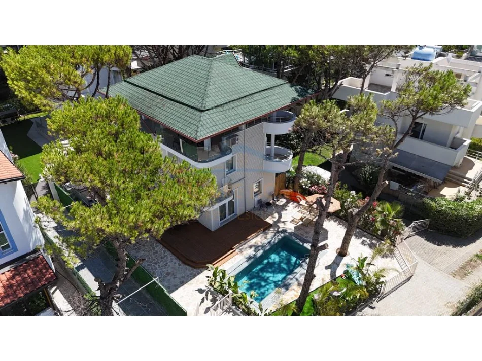 Qerret, shitet Vile Vile 3 Katshe , 358 m² 1.300.000 € (Kompleksi Diell , Qerret.)