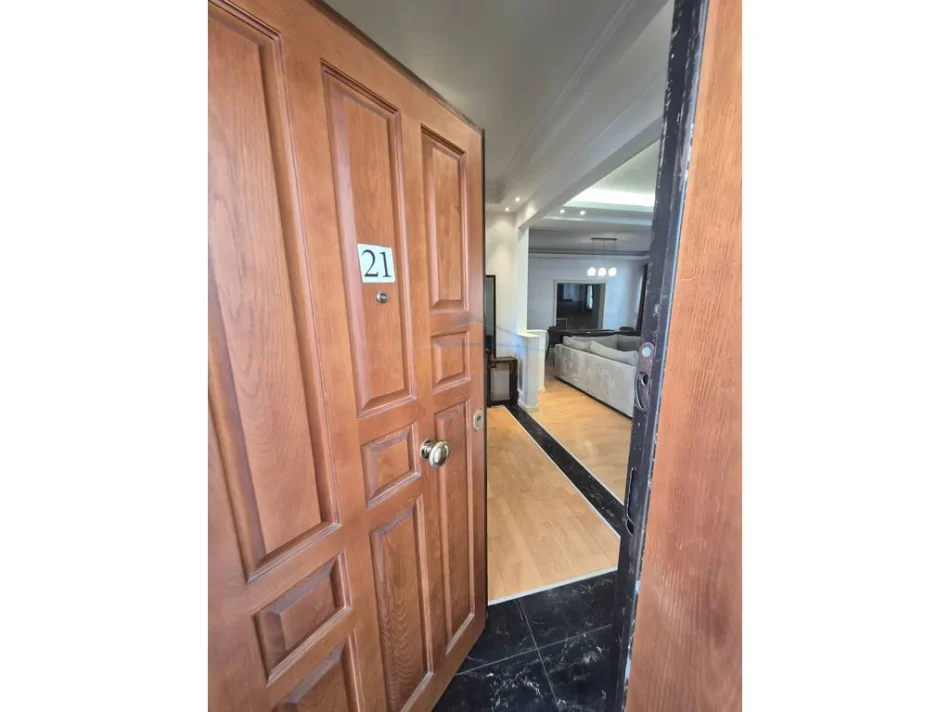 Tirane, shitet apartament 3+1+Ballkon , 143 m² 400.000 € 