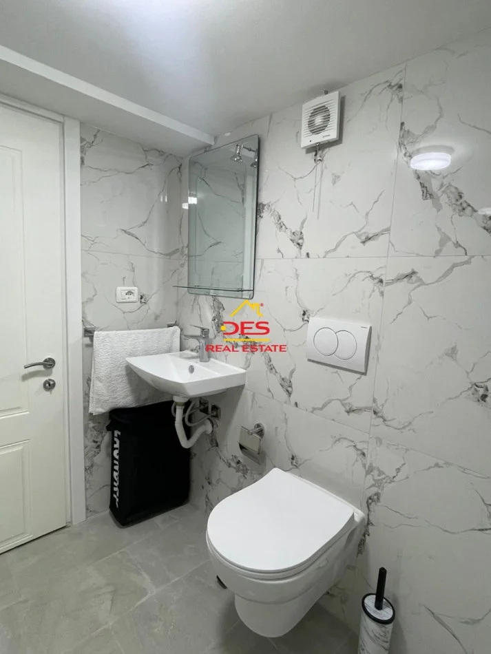 Vlore, jepet me qera apartament 1+1+Ballkon Kati 0, 70 m² 300 € (Rruga Murat Tërbaçi)