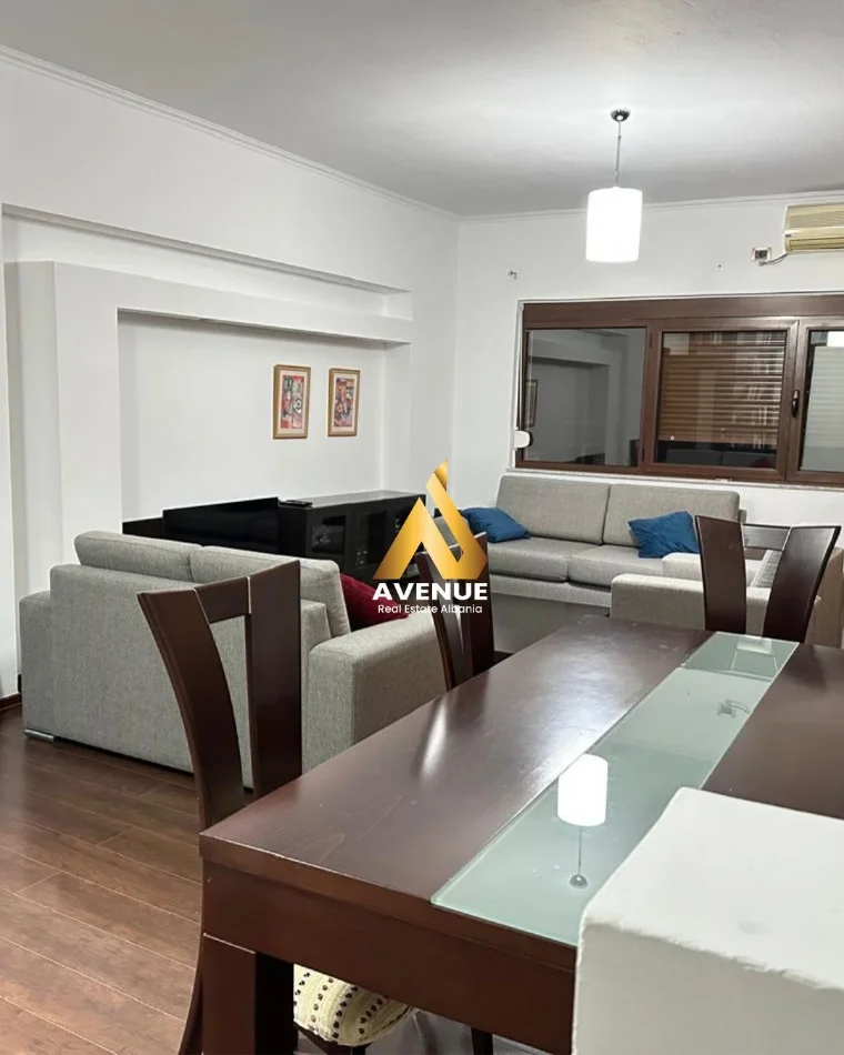 Tirane, jepet me qera apartament 2+1 , 102 m² 900 € (Rruga Elbasanit)