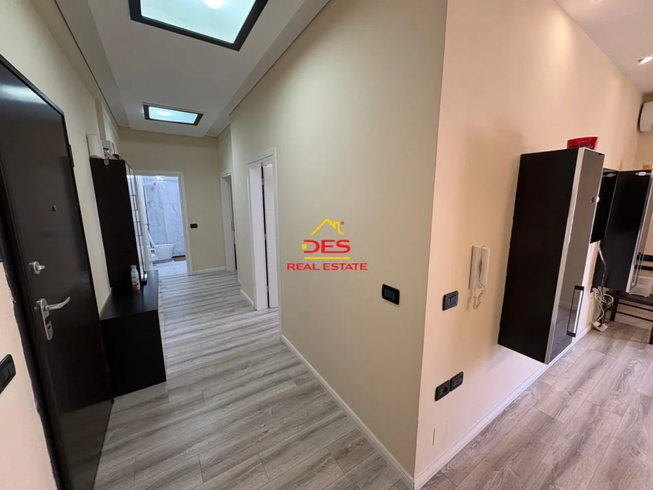 Vlore, shitet apartament 2+1+Ballkon Kati 8, 102 m² 175.000 € (Rruga Gjergj Arianiti)