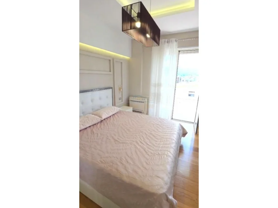 Tirane, shitet apartament 2+1 Kati 4, 96 m² 260.000 € (Liqeni i Thate)