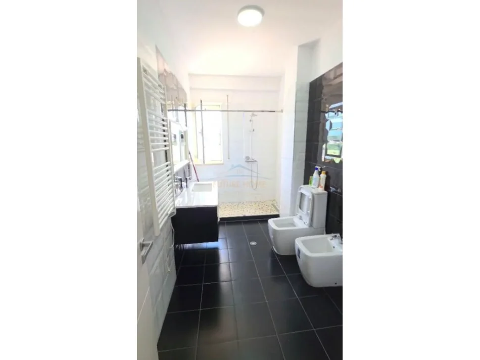 Shitet, Apartament 2+1+2, Liqeni i Thate, Tirane. 0696069906