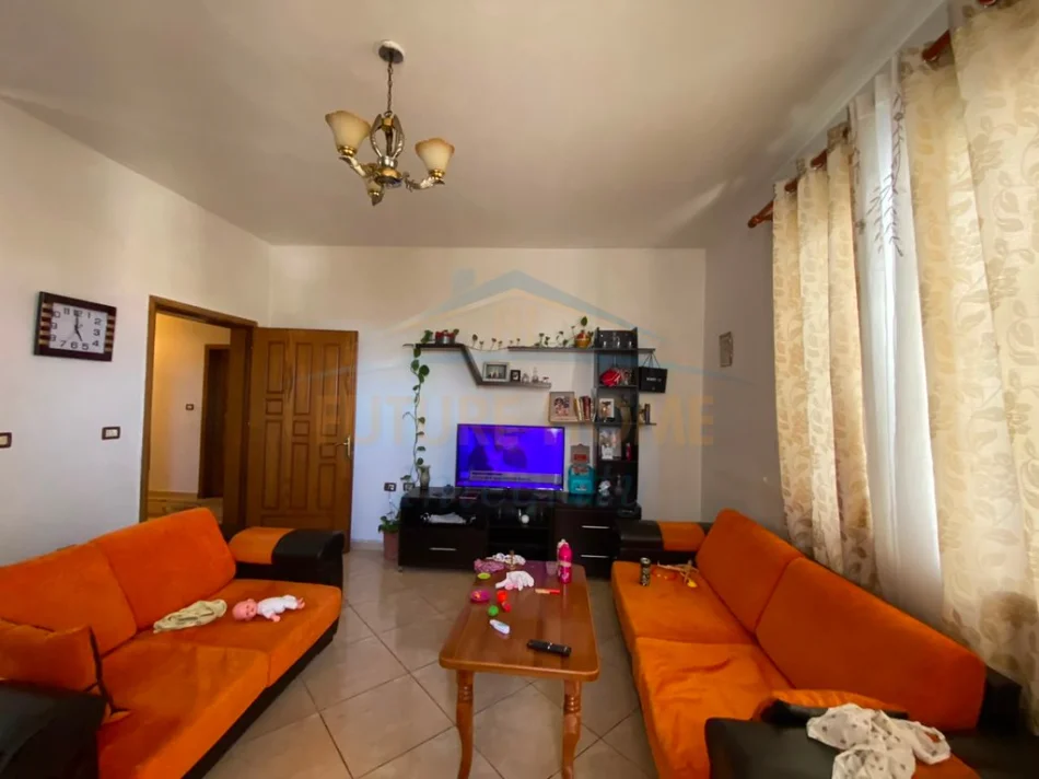 Shitet, Shtëpi Private, Sauk, Tiranë. 0696069906