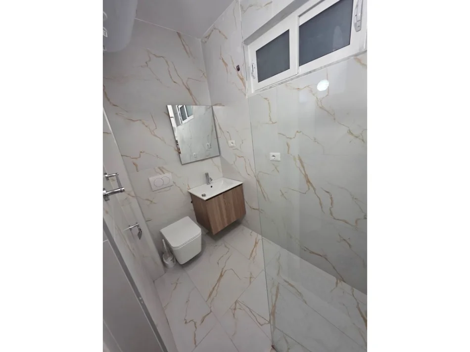 Tirane, jepet me qera apartament 2+1+Ballkon Kati 6, 64 m² 600 € (Concord Center)