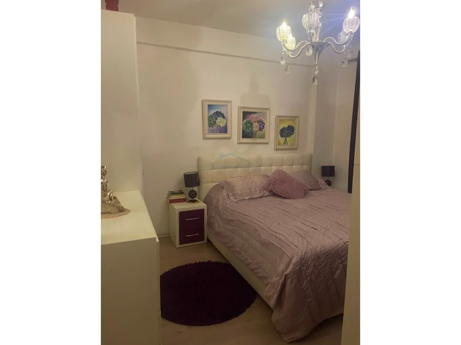 Tirane, jepet me qera apartament 2+1+Ballkon , 80 m² 600 € (yzberisht)