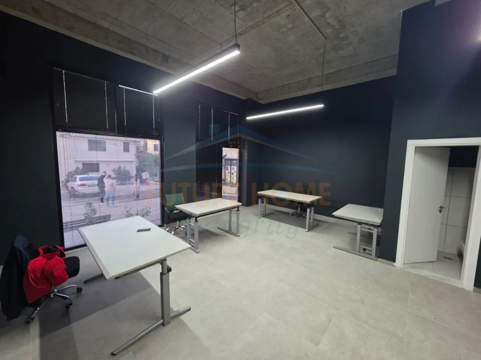 Tirane, shitet ambjent biznesi Kati 0, 75 m² 200.000 € 