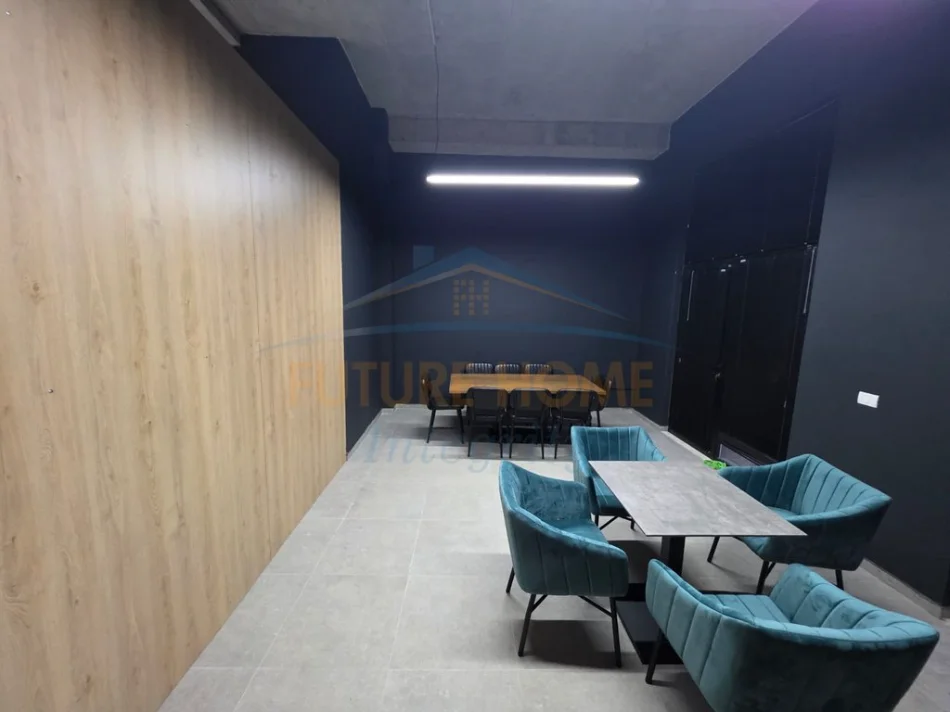 Tirane, shitet ambjent biznesi Kati 0, 75 m² 200.000 € 