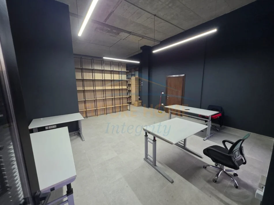 Tirane, shitet ambjent biznesi Kati 0, 75 m² 200.000 € 