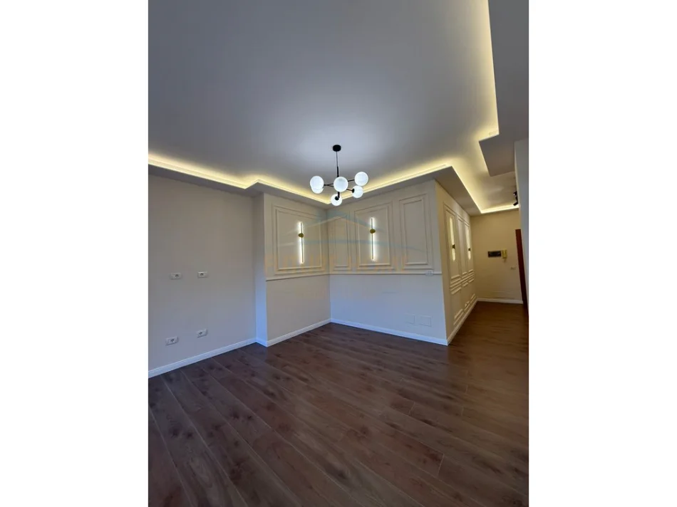 Shitet, Apartament 1+1, Lagja 6 , Durres 0696069906