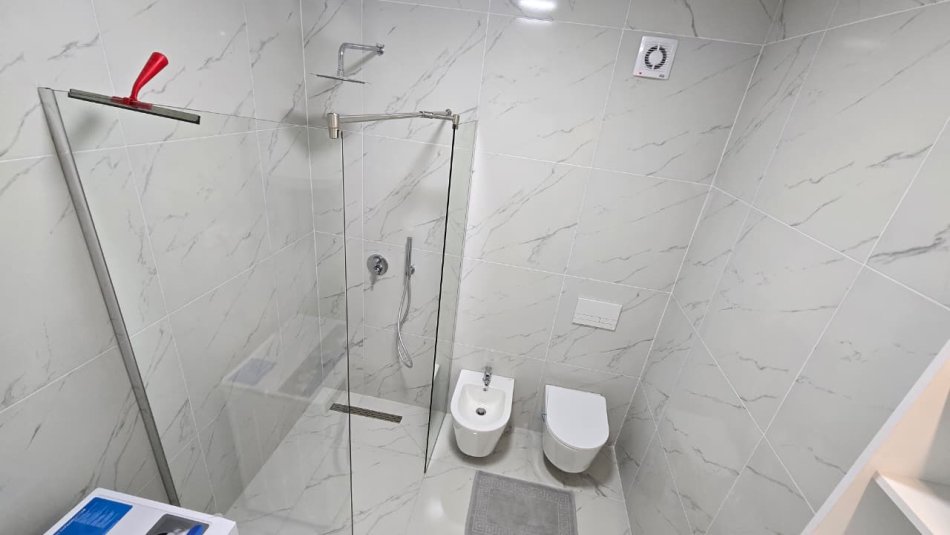 Tirane, jepet me qera apartament 1+1+Ballkon Kati 4, 60 m² 600 € (Rruga Jordan Misja)