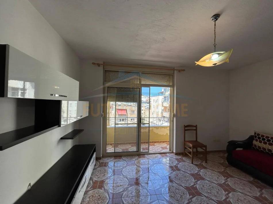 Durres, shitet apartament 1+1 Kati 5, 125.000 € (QENDER,DURRES)