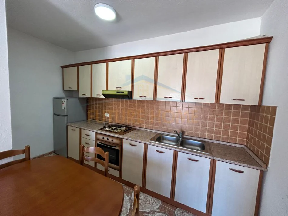 Durres, shitet apartament 1+1 Kati 5, 125.000 € (QENDER,DURRES)