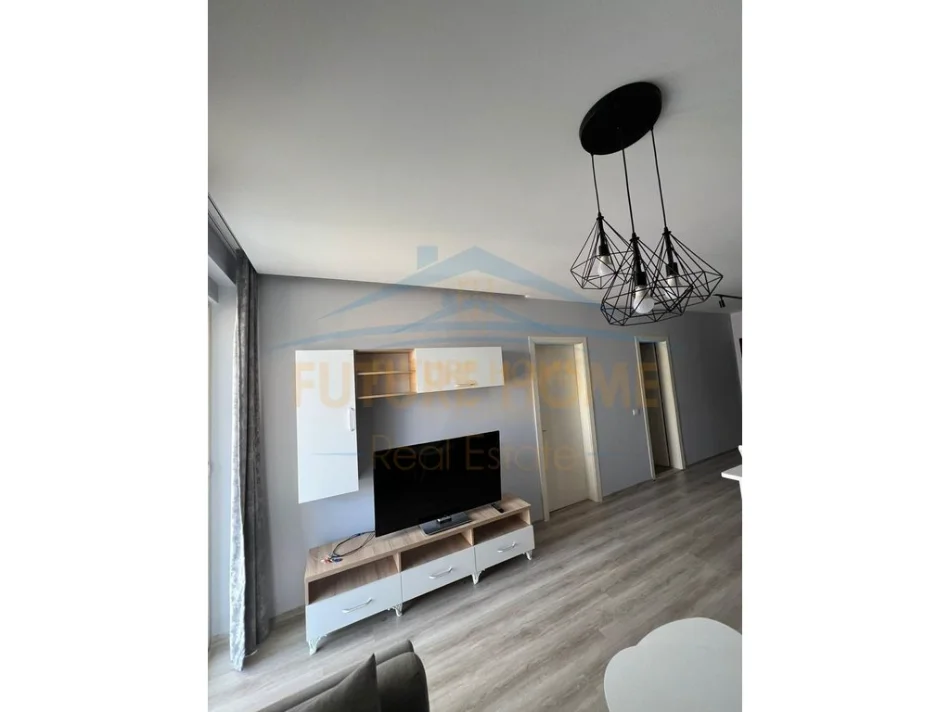 Tirane, jepet me qera apartament 1+1 Kati 8, 80 m² 650 € (Ish-Fusha e Aviacionit,)