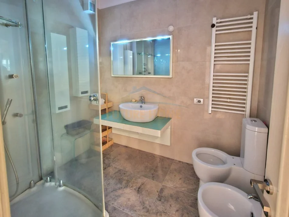 Shitet, Apartament 3+1+post parkimi, Myslym shyri, Tirane 0696069906