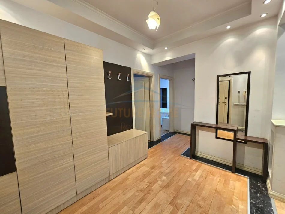 Shitet, Apartament 3+1+post parkimi, Myslym shyri, Tirane 0696069906