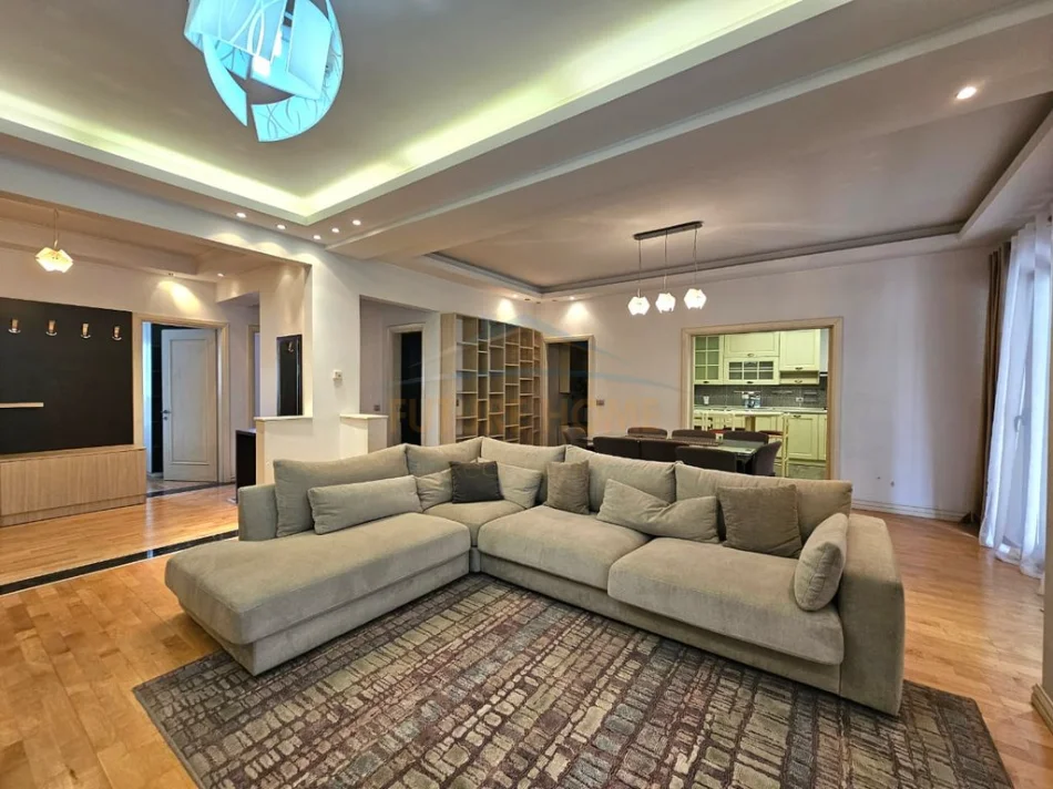 Shitet, Apartament 3+1+post parkimi, Myslym shyri, Tirane 0696069906