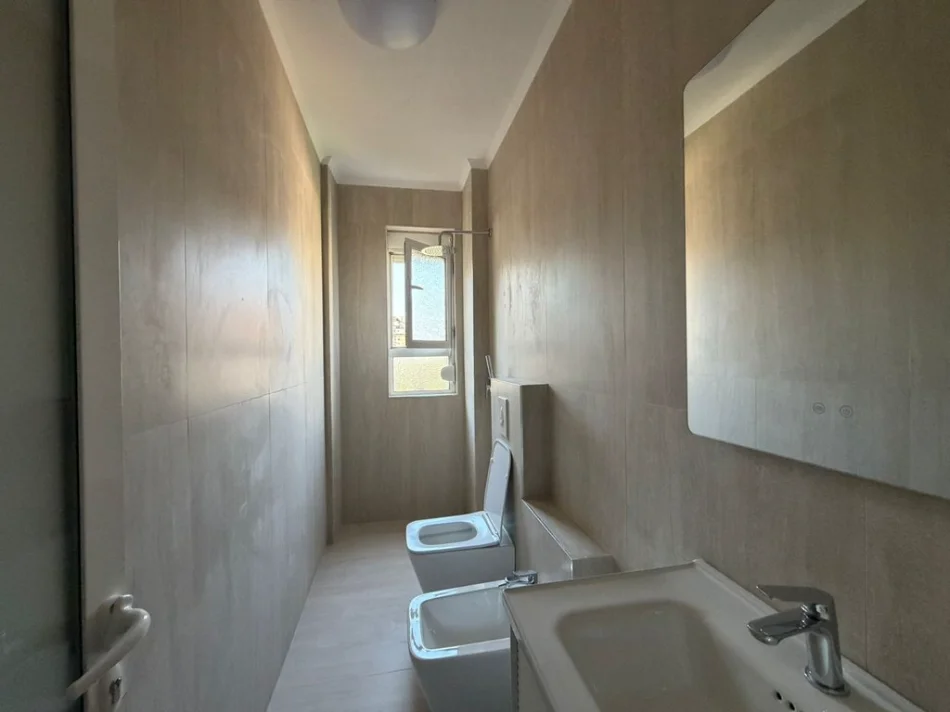 Shitet, Apartament 1+1, Rruga Dritan Hoxha, Tiranë. 0696069906