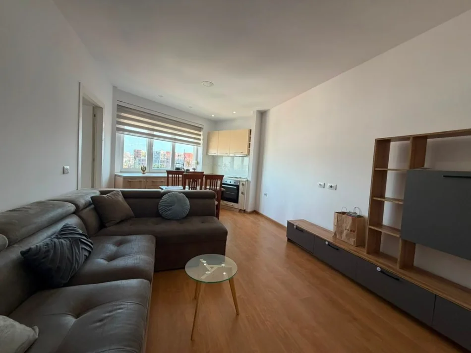 Tirane, jepet me qera apartament 1+1 Kati 11, 48 m² 550 € (Kompleksi Kontakt)