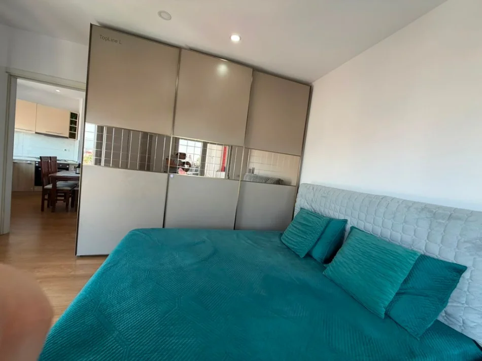 Tirane, jepet me qera apartament 1+1 Kati 11, 48 m² 550 € (Kompleksi Kontakt)