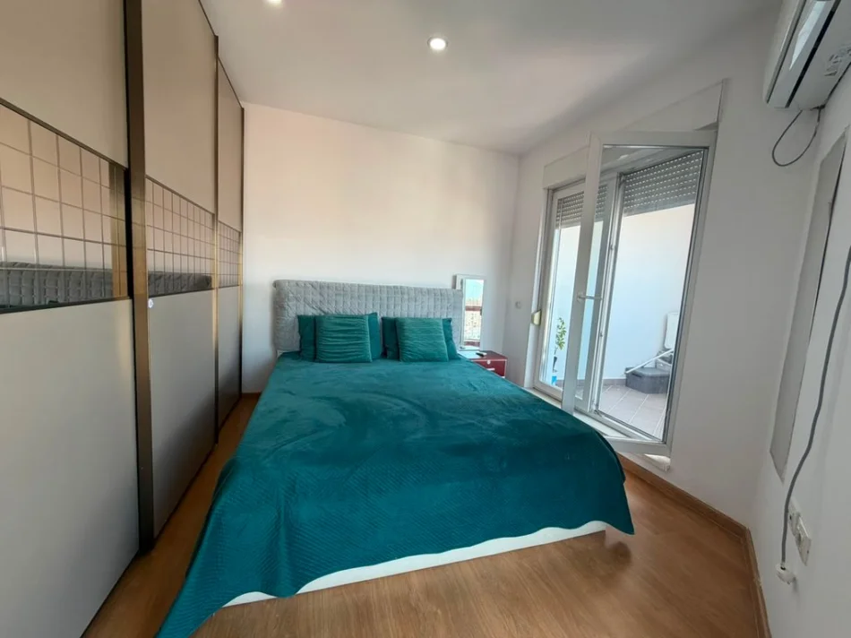 Tirane, jepet me qera apartament 1+1 Kati 11, 48 m² 550 € (Kompleksi Kontakt)
