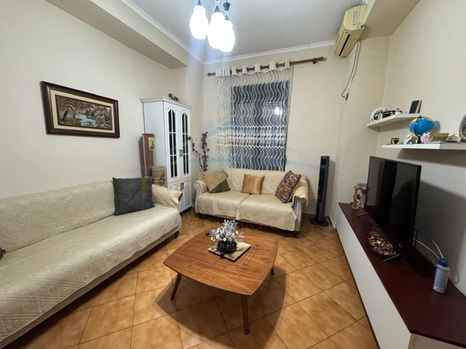 Tirane, jepet me qera apartament 2+1 Kati 3, 100 m² 1.000 € (Myslym Shyri)