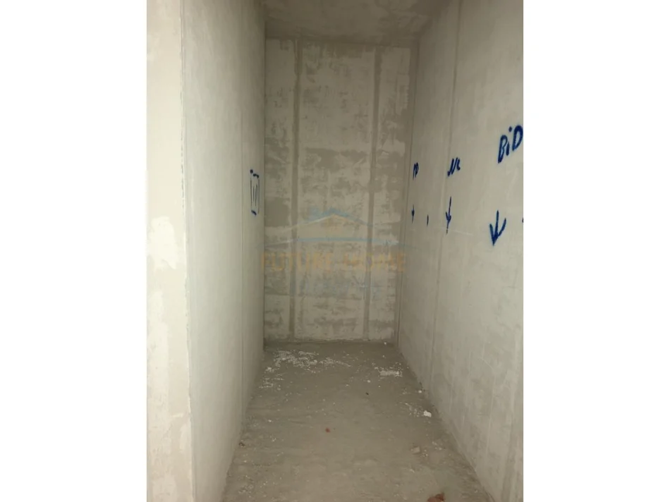Tirane, shitet apartament 2+1+Ballkon Kati 5, 1.066 m² 135.900 € 