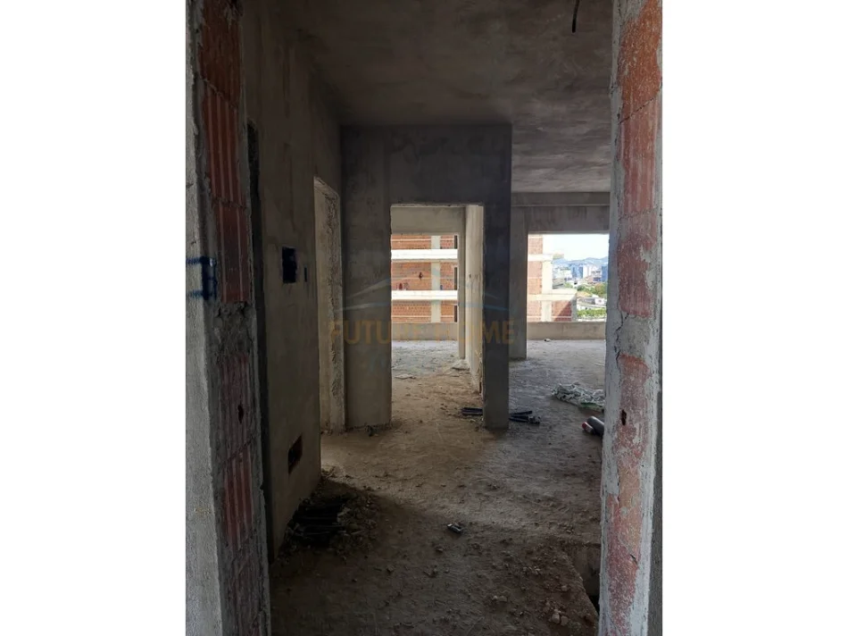 Tirane, shitet apartament 2+1+Ballkon Kati 5, 1.066 m² 135.900 € 