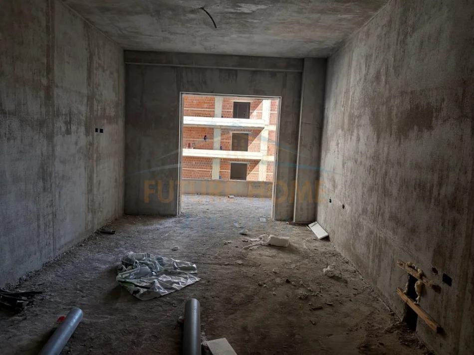 Tirane, shitet apartament 2+1+Ballkon Kati 5, 1.066 m² 135.900 € 