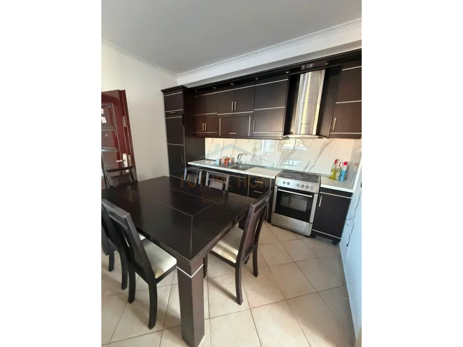 Shitet Apartament 2+1, Misto Mame 0696069906