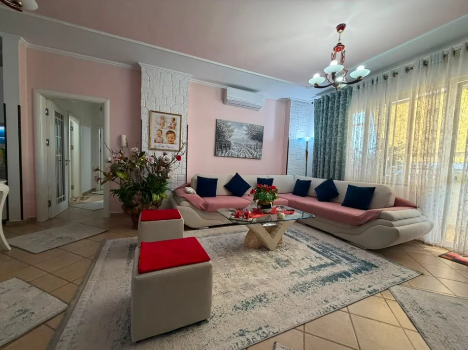 Tirane, shitet apartament 3+1 Kati 10, 137 m² 411.600 € 