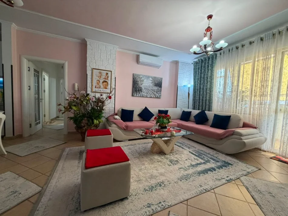 Tirane, shitet apartament 3+1+Ballkon Kati 10, 137 m² 411.600 € (Blloku)