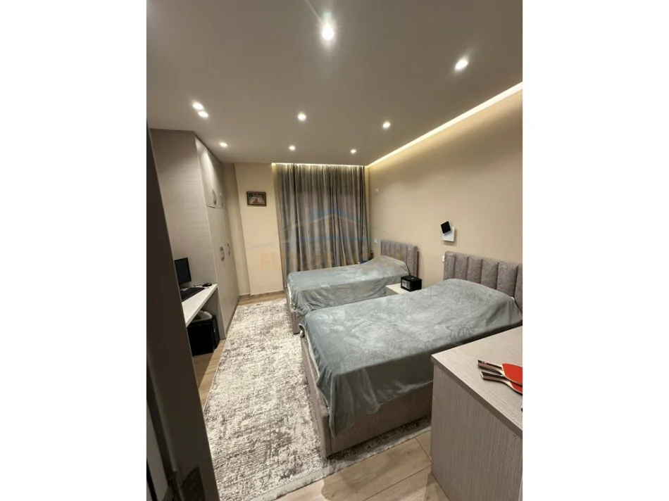 Shitet, Apartament 2+1+2, pranë Restorant Fresku , Fresk 0696069906