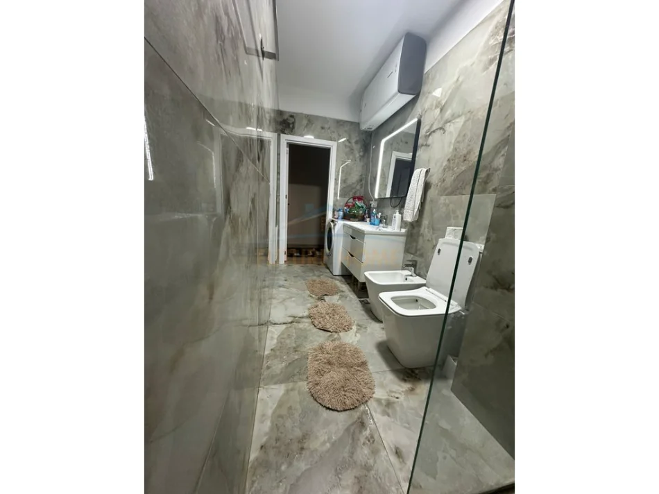 Shitet, Apartament 2+1+2, pranë Restorant Fresku , Fresk 0696069906