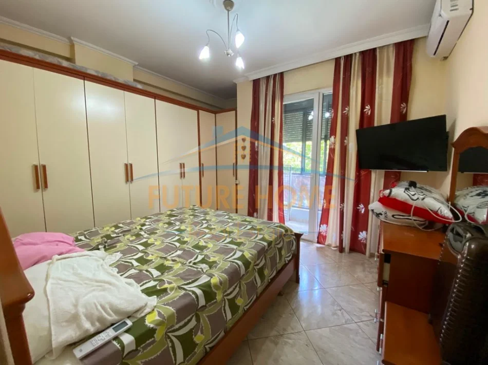 Tirane, jepet me qera apartament 1+1 Kati 4, 72 m² 500 € (Laprake)