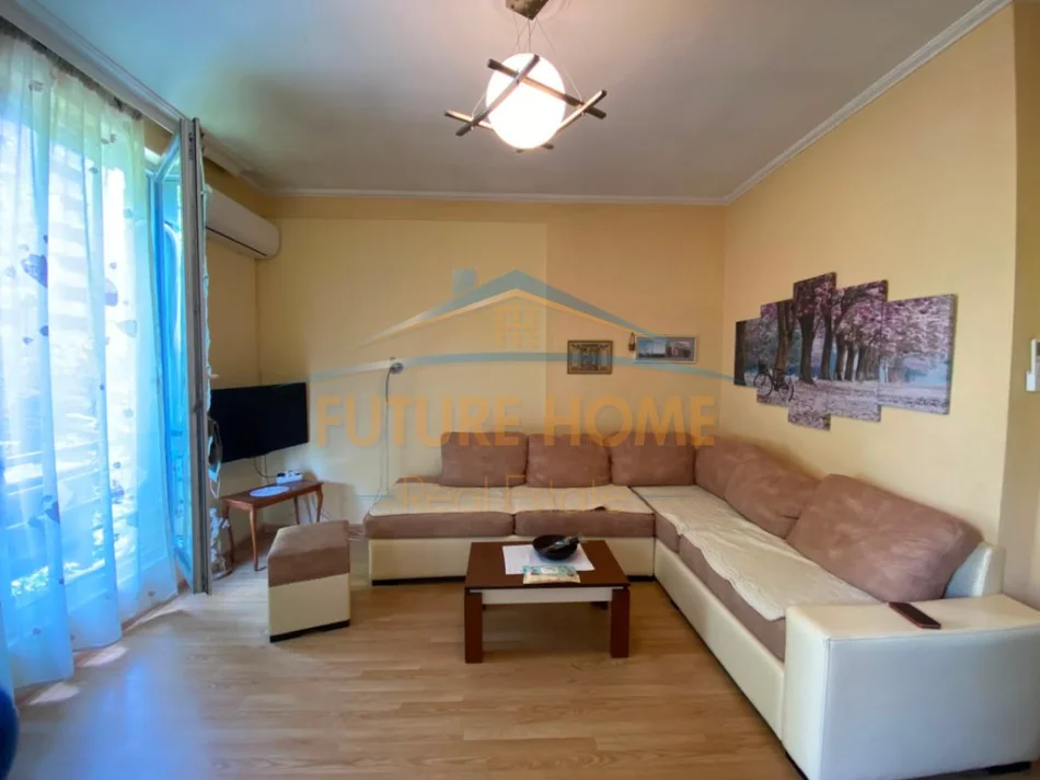 Tirane, jepet me qera apartament 1+1 Kati 4, 72 m² 500 € (Laprake)