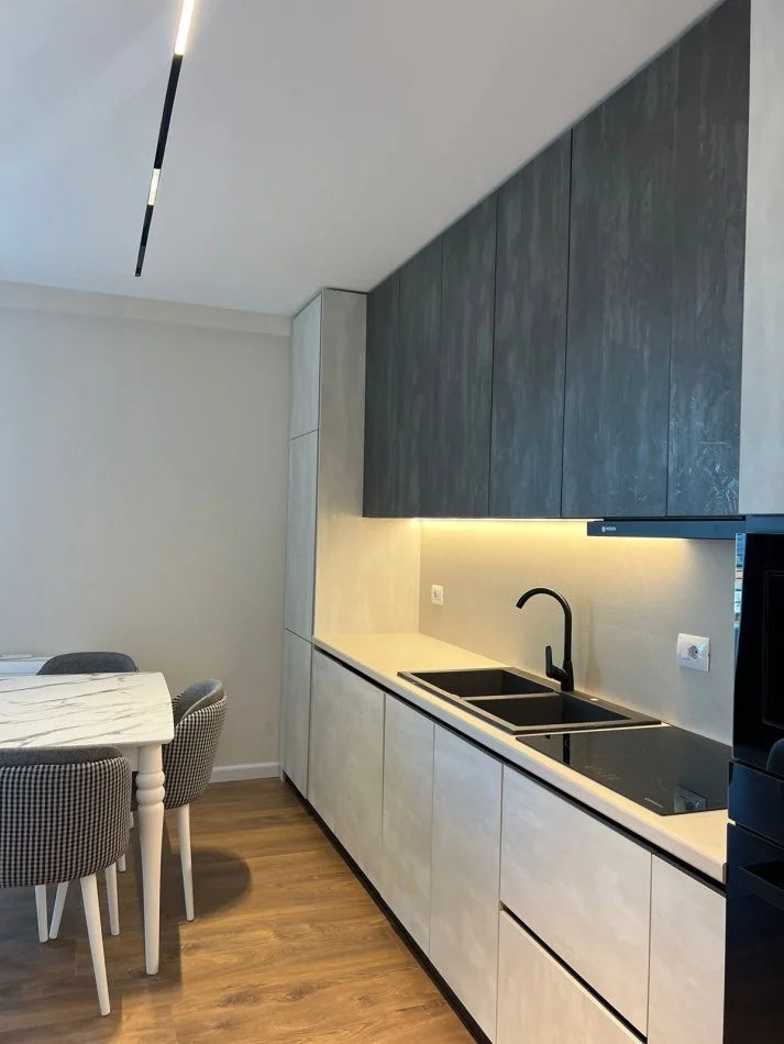 Tirane, jepet me qera apartament 2+1+Ballkon Kati 5, 110 m² 1.300 € (Rruga haxhi kika)