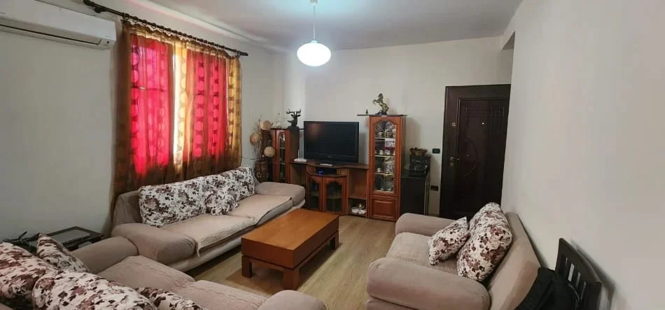 Tirane, jepet me qera apartament 2+1 Kati 1, 98 m² 480 € (Siri Kodra)