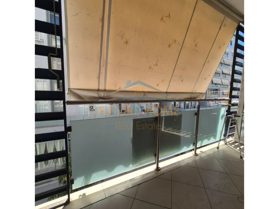 Tirane, shitet apartament 1+1+Ballkon Kati 2, 72 m² 200.000 € (KOMUNA E PARISIT)