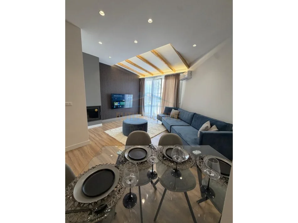 Tirane, jepet me qera apartament 2+1+Ballkon Kati 8, 73 m² 800 € (Unaza e re)