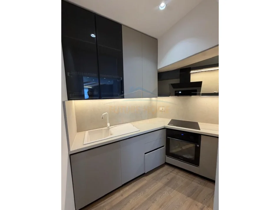 Tirane, jepet me qera apartament 2+1+Ballkon Kati 8, 73 m² 800 € (Unaza e re)