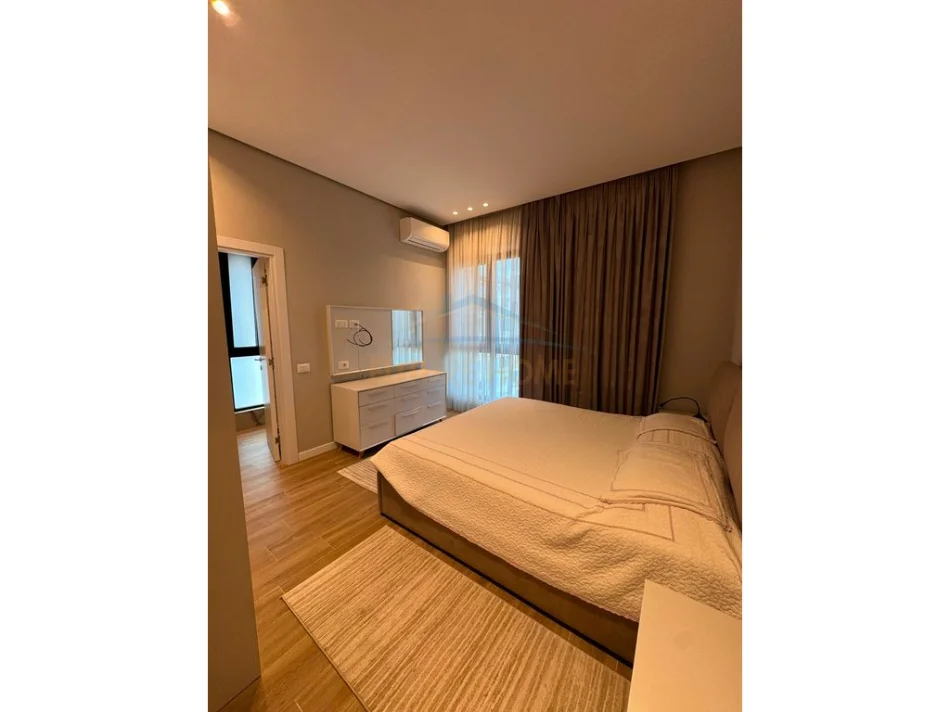 Tirane, jepet me qera apartament 2+1+Ballkon Kati 8, 96 m² 1.300 € (Rruga e Kavajes)