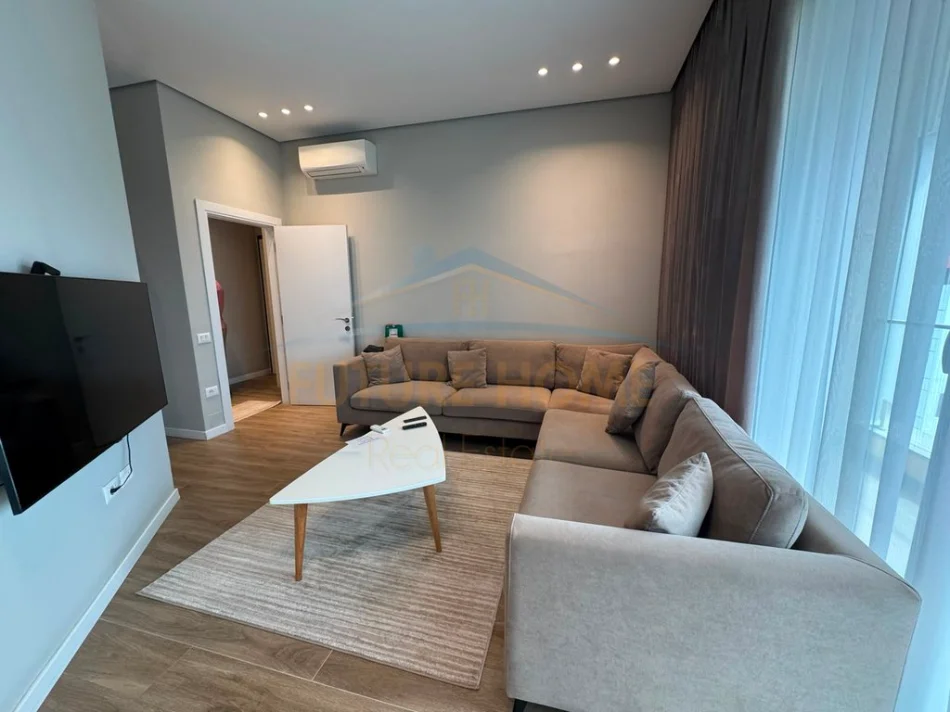 Tirane, jepet me qera apartament 2+1+Ballkon Kati 8, 96 m² 1.300 € (Rruga e Kavajes)