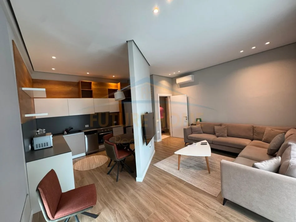 Tirane, jepet me qera apartament 2+1+Ballkon Kati 8, 96 m² 1.300 € (Rruga e Kavajes)